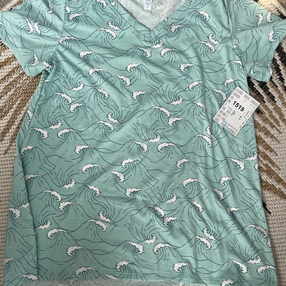 Lularoe Christy Tee Waves 🌊